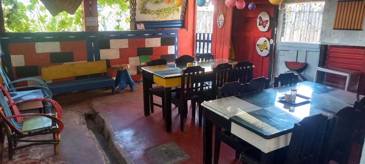 Hotel Y Restaurante Playa Linda سان بيدرو لا لاغونا المظهر الخارجي الصورة